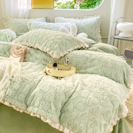 91家纺网 家纺一手货源 找家纺 总大米家居2024款爱心兔兔绒双层牛奶绒花边雕花绒兔毛四件套多巴胺色系