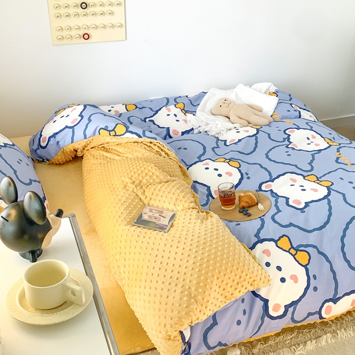 91家纺网 家纺一手货源 找家纺 金奇达 2023新款豆豆棉绒四件套 领结熊仔