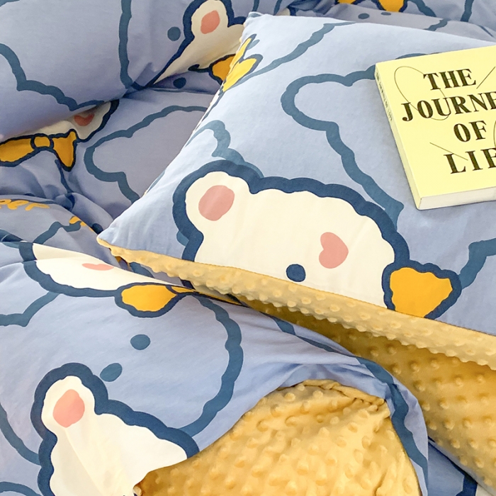 91家纺网 家纺一手货源 找家纺 金奇达 2023新款豆豆棉绒四件套 领结熊仔