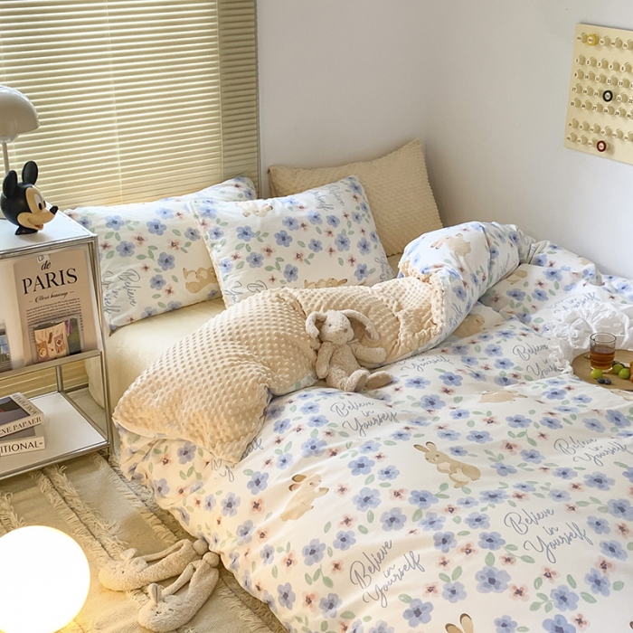 91家纺网 家纺一手货源 找家纺 金奇达 2023新款豆豆棉绒四件套 花间小兔