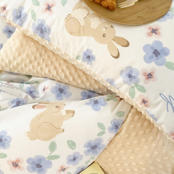 91家纺网 家纺一手货源 找家纺 金奇达 2023新款豆豆棉绒四件套 花间小兔