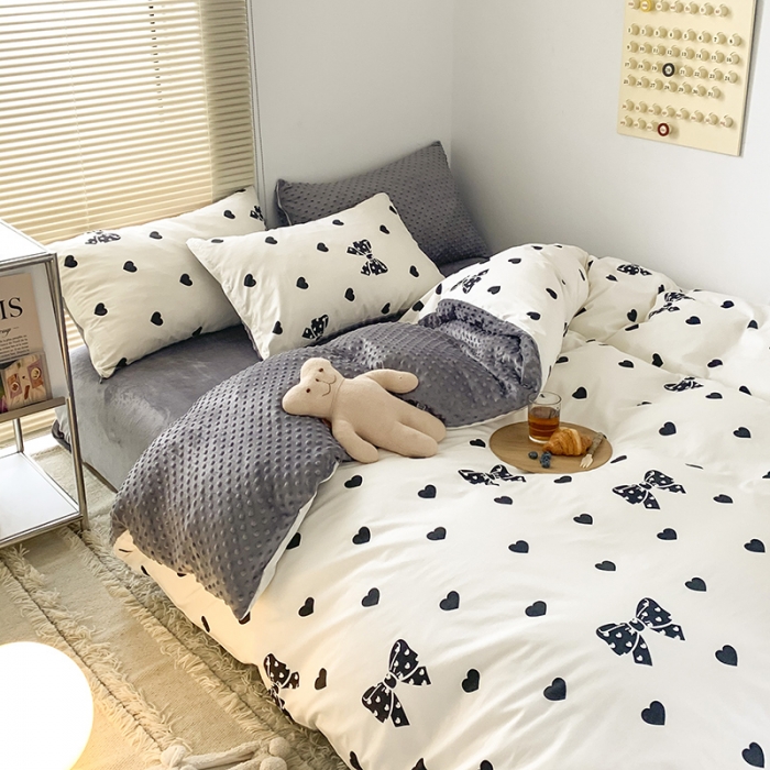 91家纺网 家纺一手货源 找家纺 金奇达 2023新款豆豆棉绒四件套 黑糖爱心