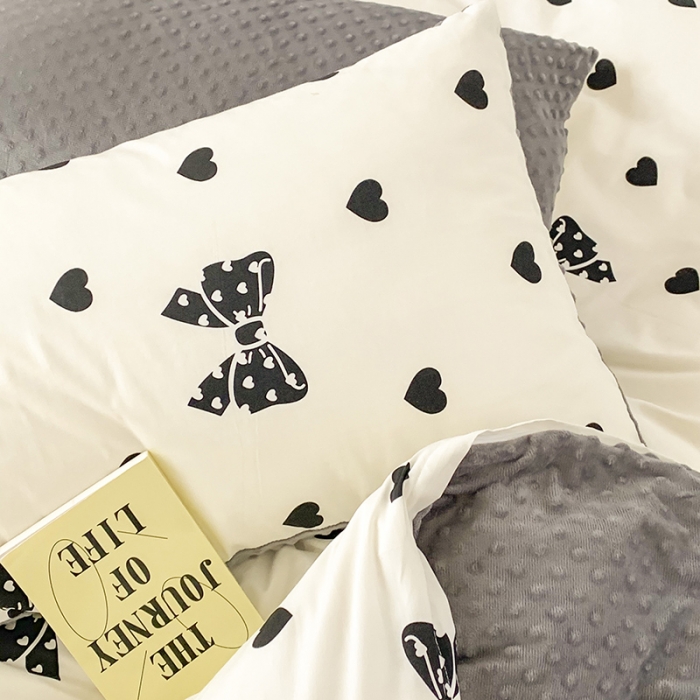 91家纺网 家纺一手货源 找家纺 金奇达 2023新款豆豆棉绒四件套 黑糖爱心