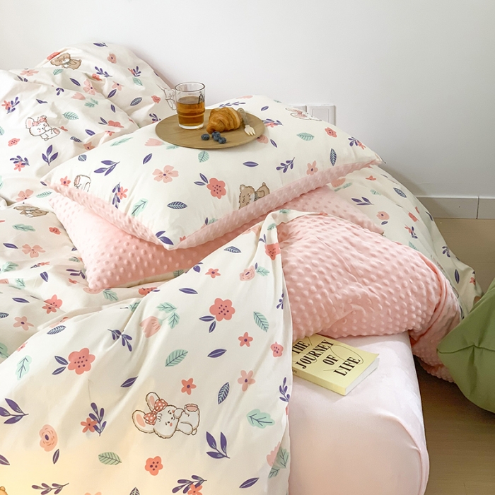 91家纺网 家纺一手货源 找家纺 金奇达 2023新款豆豆棉绒四件套 花花熊