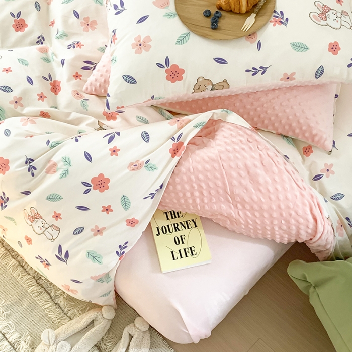 91家纺网 家纺一手货源 找家纺 金奇达 2023新款豆豆棉绒四件套 花花熊