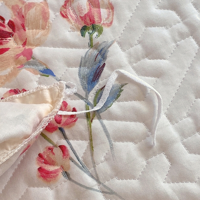 91家纺网 家纺一手货源 找家纺 罗艺轩 2024新款全棉蕾丝夹棉床裙巴黎春天系列三件套 复古花季