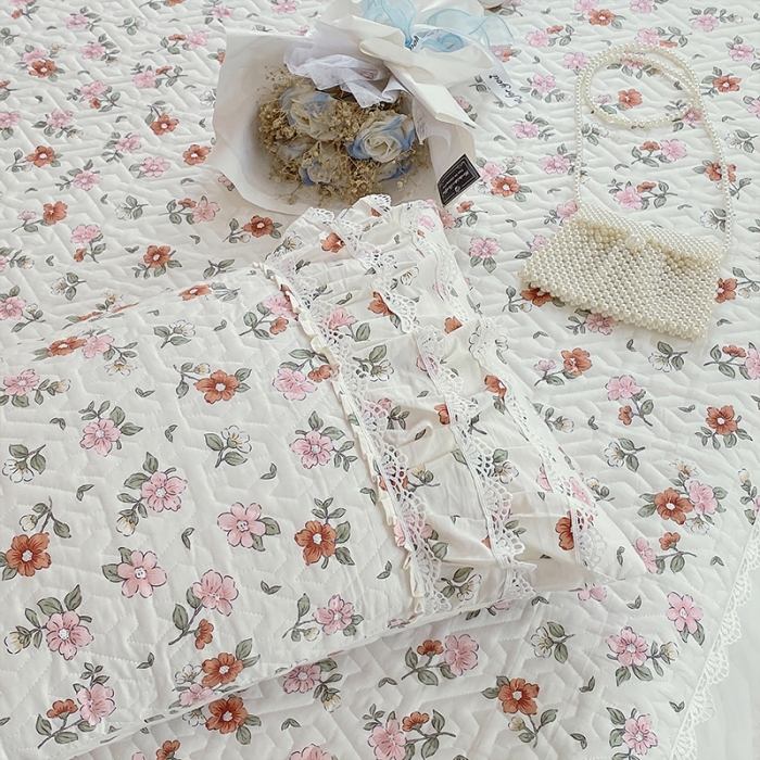 91家纺网 家纺一手货源 找家纺 罗艺轩 2024新款全棉蕾丝夹棉床裙巴黎春天系列三件套 花瓣秘境