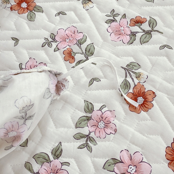 91家纺网 家纺一手货源 找家纺 罗艺轩 2024新款全棉蕾丝夹棉床裙巴黎春天系列三件套 花瓣秘境