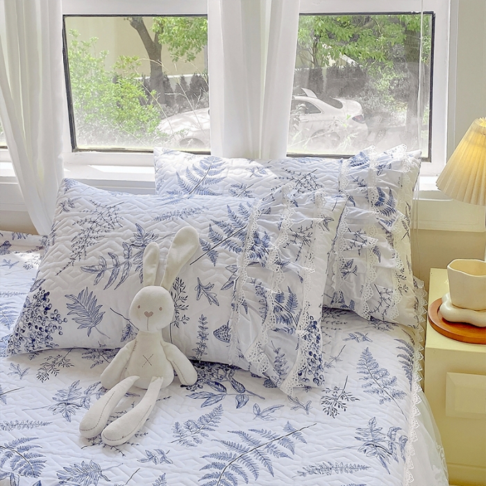 91家纺网 家纺一手货源 找家纺 罗艺轩 2024新款全棉蕾丝夹棉床裙巴黎春天系列三件套 蓝羽