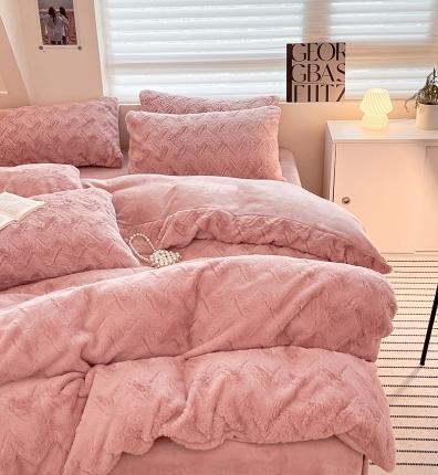 91家纺网 家纺一手货源 找家纺 澳梵 2023新款立体压花兔兔绒牛奶绒四件套 波浪-粉豆沙