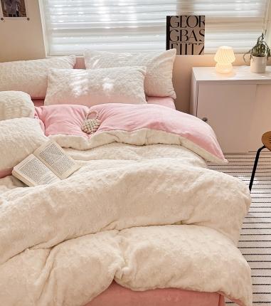 91家纺网 家纺一手货源 找家纺 澳梵 2023新款立体压花兔兔绒牛奶绒四件套 玫瑰-粉白