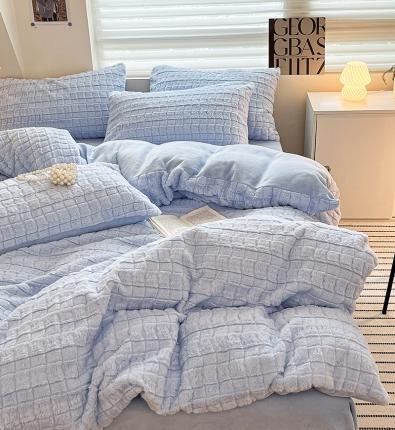 91家纺网 家纺一手货源 找家纺 澳梵 2023新款立体压花兔兔绒牛奶绒四件套 米拉-天蓝