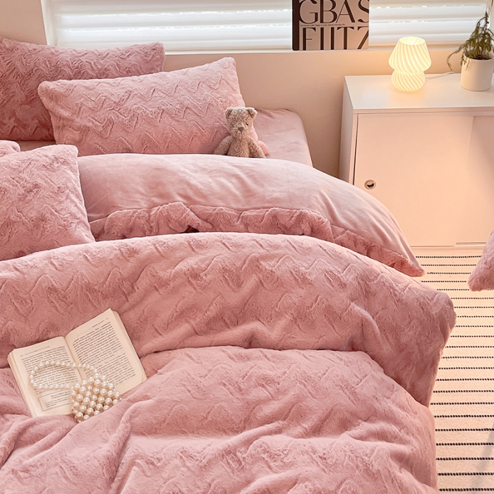 91家纺网 家纺一手货源 找家纺 澳梵 2023新款立体压花兔兔绒牛奶绒四件套 波浪-粉豆沙