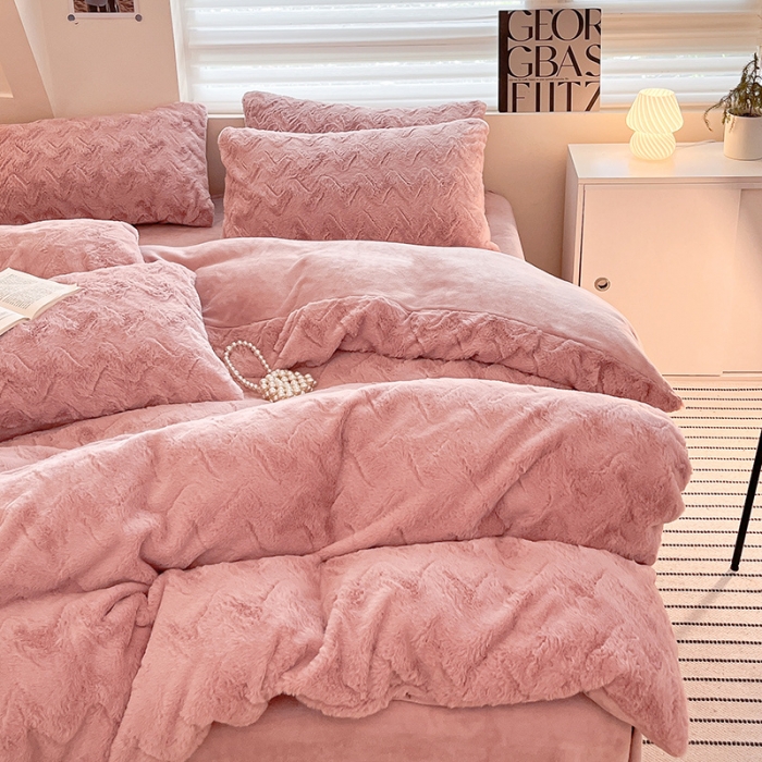 91家纺网 家纺一手货源 找家纺 澳梵 2023新款立体压花兔兔绒牛奶绒四件套 波浪-粉豆沙