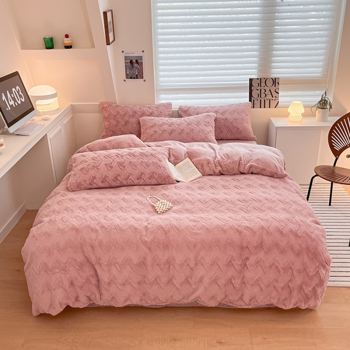 91家纺网 家纺一手货源 找家纺 澳梵 2023新款立体压花兔兔绒牛奶绒四件套 波浪-粉豆沙