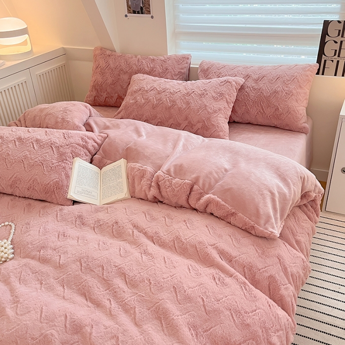 91家纺网 家纺一手货源 找家纺 澳梵 2023新款立体压花兔兔绒牛奶绒四件套 波浪-粉豆沙