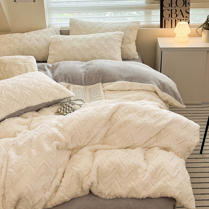 91家纺网 家纺一手货源 找家纺 澳梵 2023新款立体压花兔兔绒牛奶绒四件套 波浪-灰白