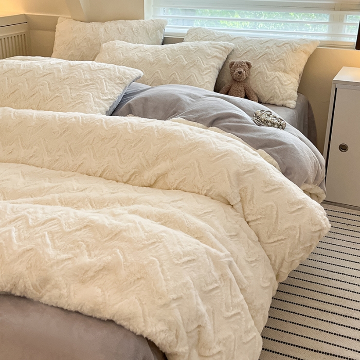 91家纺网 家纺一手货源 找家纺 澳梵 2023新款立体压花兔兔绒牛奶绒四件套 波浪-灰白