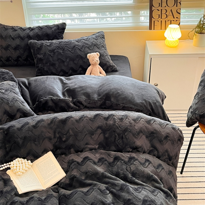 91家纺网 家纺一手货源 找家纺 澳梵 2023新款立体压花兔兔绒牛奶绒四件套 波浪-金典黑