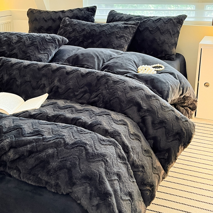 91家纺网 家纺一手货源 找家纺 澳梵 2023新款立体压花兔兔绒牛奶绒四件套 波浪-金典黑