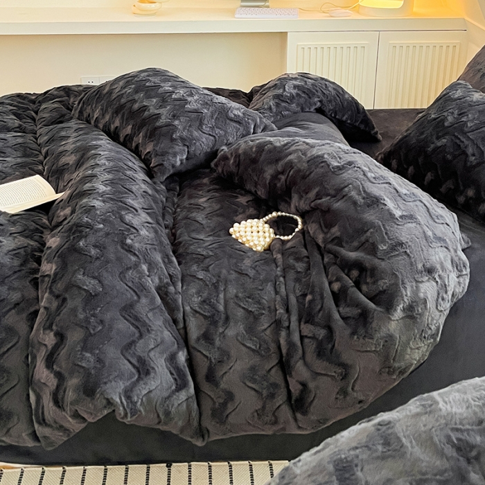 91家纺网 家纺一手货源 找家纺 澳梵 2023新款立体压花兔兔绒牛奶绒四件套 波浪-金典黑