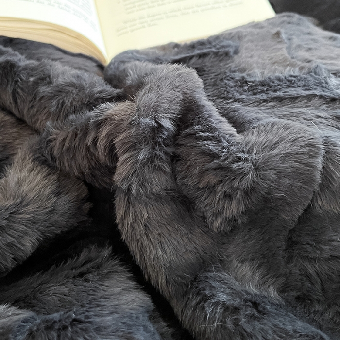 91家纺网 家纺一手货源 找家纺 澳梵 2023新款立体压花兔兔绒牛奶绒四件套 波浪-金典黑