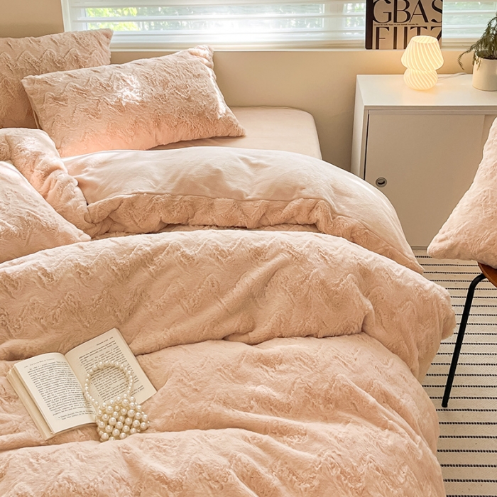 91家纺网 家纺一手货源 找家纺 澳梵 2023新款立体压花兔兔绒牛奶绒四件套 波浪-卡其