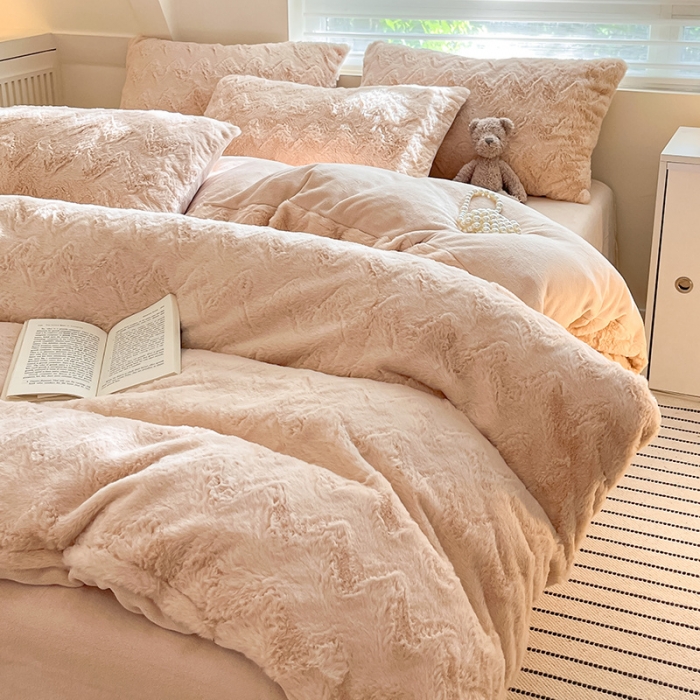 91家纺网 家纺一手货源 找家纺 澳梵 2023新款立体压花兔兔绒牛奶绒四件套 波浪-卡其