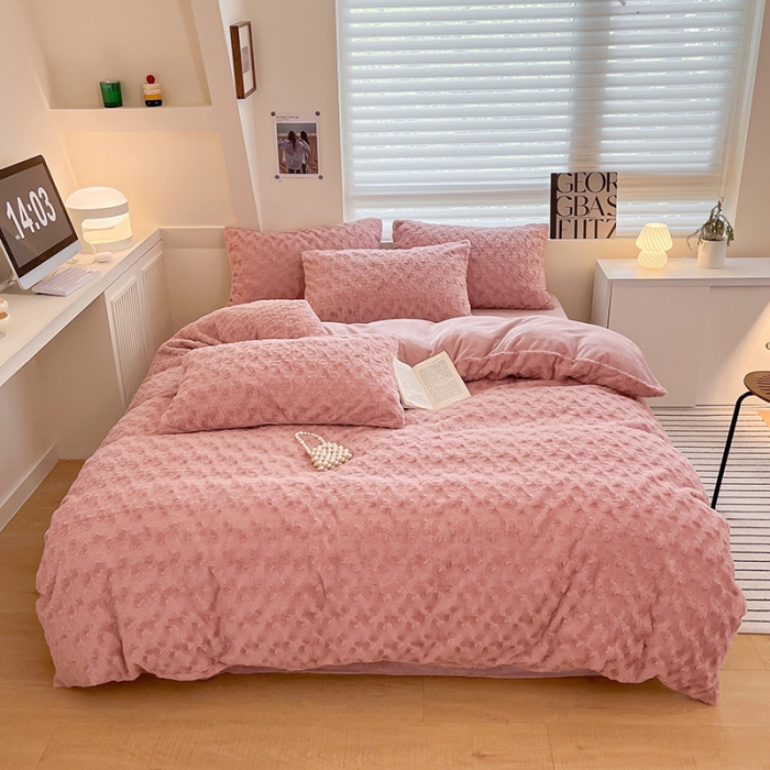 91家纺网 家纺一手货源 找家纺 澳梵 2023新款立体压花兔兔绒牛奶绒四件套 玫瑰-粉豆沙