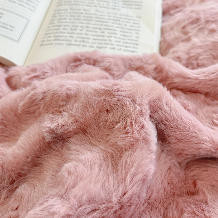 91家纺网 家纺一手货源 找家纺 澳梵 2023新款立体压花兔兔绒牛奶绒四件套 玫瑰-粉豆沙