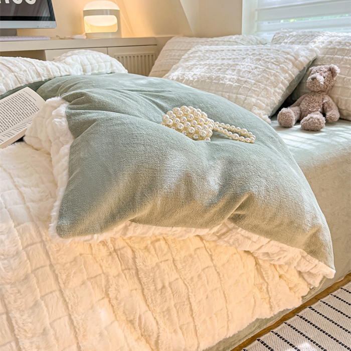 91家纺网 家纺一手货源 找家纺 澳梵 2023新款立体压花兔兔绒牛奶绒四件套 米拉-豆绿白