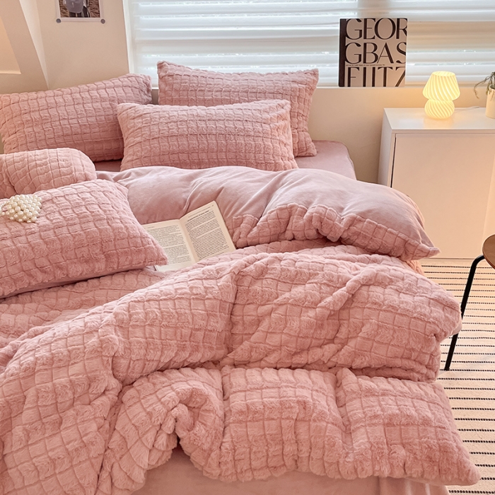 91家纺网 家纺一手货源 找家纺 澳梵 2023新款立体压花兔兔绒牛奶绒四件套 米拉-粉豆沙