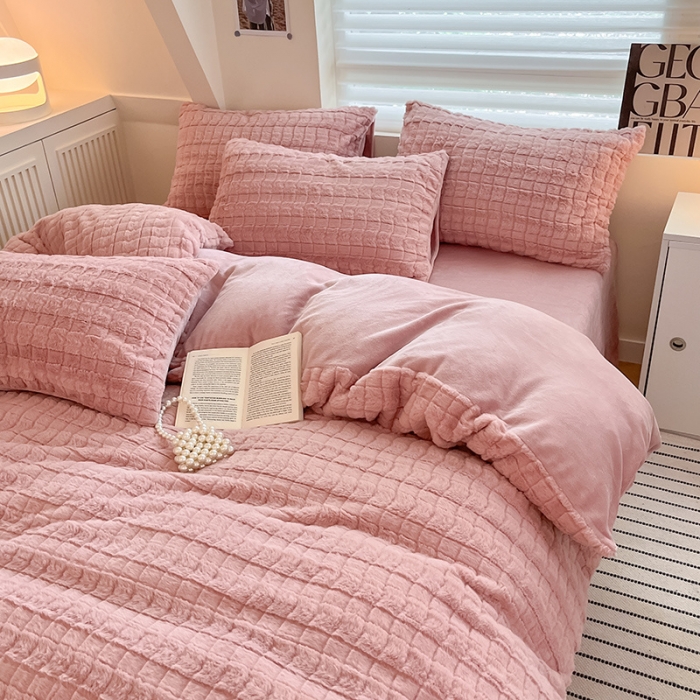 91家纺网 家纺一手货源 找家纺 澳梵 2023新款立体压花兔兔绒牛奶绒四件套 米拉-粉豆沙