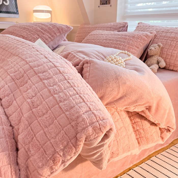 91家纺网 家纺一手货源 找家纺 澳梵 2023新款立体压花兔兔绒牛奶绒四件套 米拉-粉豆沙