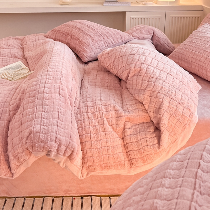 91家纺网 家纺一手货源 找家纺 澳梵 2023新款立体压花兔兔绒牛奶绒四件套 米拉-粉豆沙