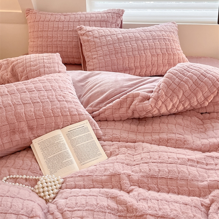 91家纺网 家纺一手货源 找家纺 澳梵 2023新款立体压花兔兔绒牛奶绒四件套 米拉-粉豆沙