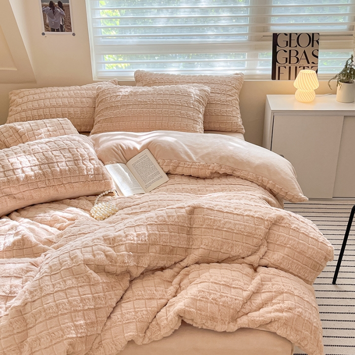 91家纺网 家纺一手货源 找家纺 澳梵 2023新款立体压花兔兔绒牛奶绒四件套 米拉-卡其