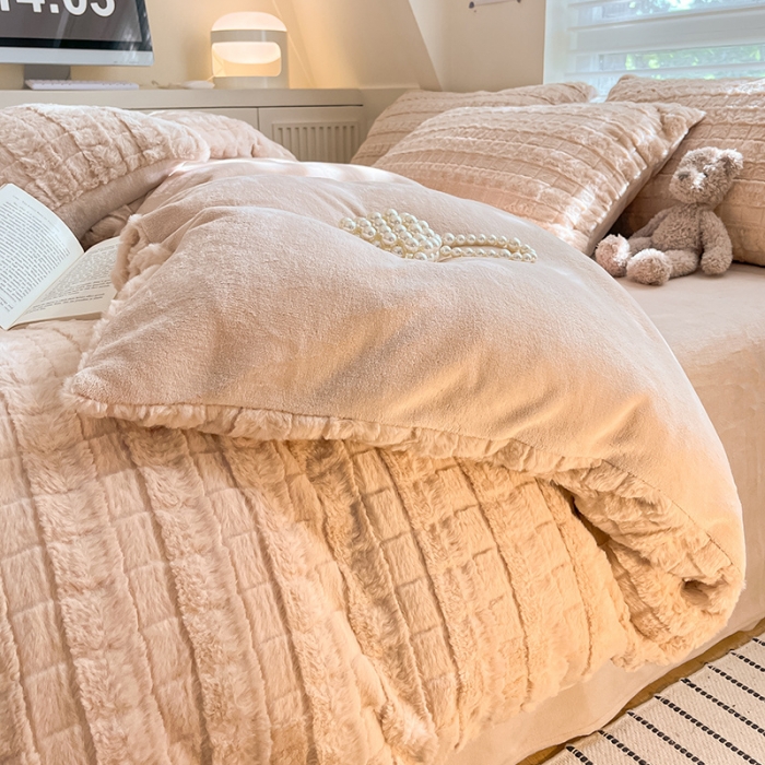 91家纺网 家纺一手货源 找家纺 澳梵 2023新款立体压花兔兔绒牛奶绒四件套 米拉-卡其