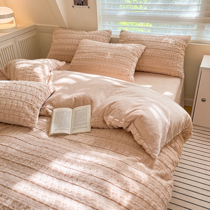 91家纺网 家纺一手货源 找家纺 澳梵 2023新款立体压花兔兔绒牛奶绒四件套 米拉-卡其