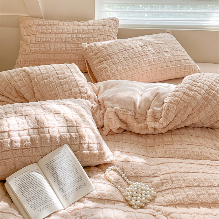 91家纺网 家纺一手货源 找家纺 澳梵 2023新款立体压花兔兔绒牛奶绒四件套 米拉-卡其