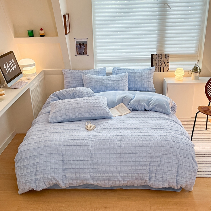 91家纺网 家纺一手货源 找家纺 澳梵 2023新款立体压花兔兔绒牛奶绒四件套 米拉-天蓝