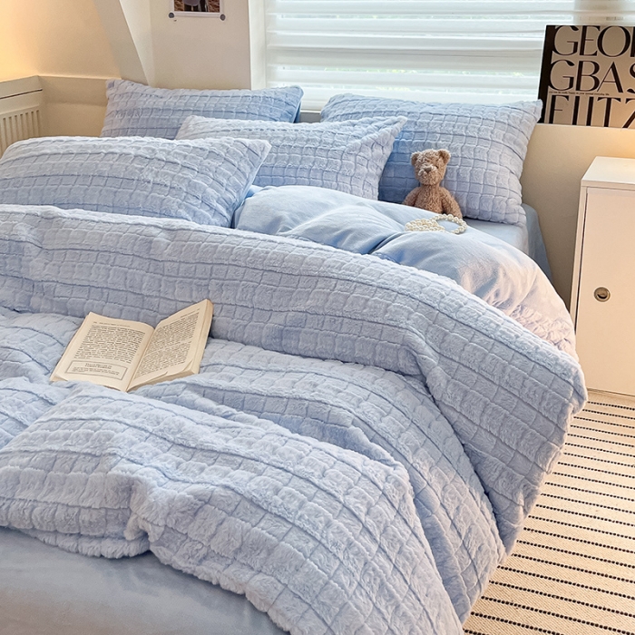 91家纺网 家纺一手货源 找家纺 澳梵 2023新款立体压花兔兔绒牛奶绒四件套 米拉-天蓝