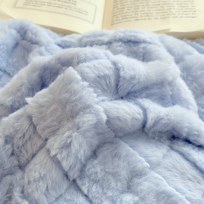 91家纺网 家纺一手货源 找家纺 澳梵 2023新款立体压花兔兔绒牛奶绒四件套 米拉-天蓝