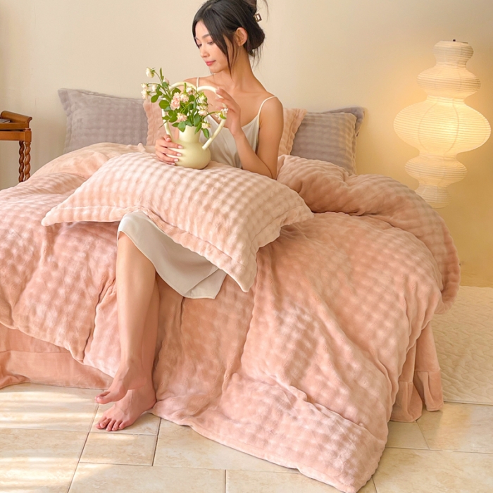 91家纺网 家纺一手货源 找家纺 佳居缘 2023新款A类兔兔绒四件套柔软亲肤绒轻奢套件 浅玉