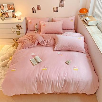 91家纺网 家纺一手货源 找家纺 红嘴企鹅 2025新品卡通毛巾绣牛奶绒套件含买家秀 冰淇淋粉-牛奶绒