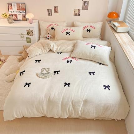 91家纺网 家纺一手货源 找家纺 红嘴企鹅 2025新品卡通毛巾绣牛奶绒套件含买家秀 蝴蝶结-牛奶绒