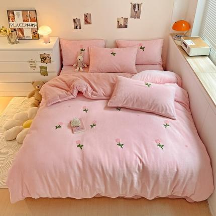 91家纺网 家纺一手货源 找家纺 红嘴企鹅 2025新品卡通毛巾绣牛奶绒套件含买家秀 郁金香粉-牛奶绒