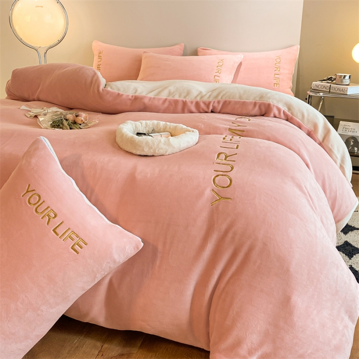 91家纺网 家纺一手货源 找家纺 义博 2025新款牛奶绒刺绣四件套-浪漫系列 浪漫-粉白