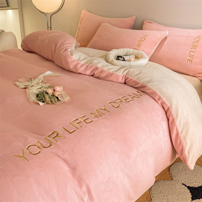 91家纺网 家纺一手货源 找家纺 义博 2025新款牛奶绒刺绣四件套-浪漫系列 浪漫-粉白