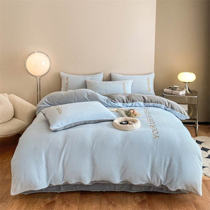 91家纺网 家纺一手货源 找家纺 义博 2025新款牛奶绒刺绣四件套-浪漫系列 浪漫-天蓝云灰